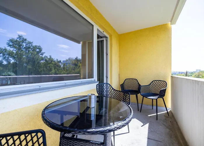 Apartment Hideaway, Ruhige Mit Balkon